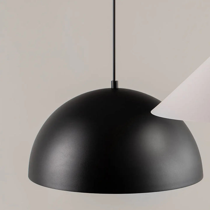 Suspension luminaire basic colors coupole en métal mat noir avec finition coupole minimaliste design simple