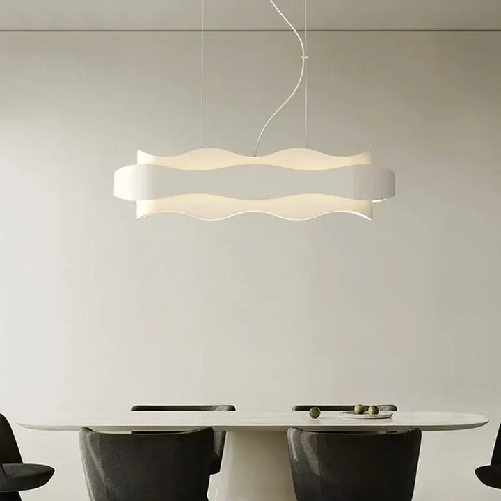 Suspension blanche design sculptural courbes ondulées déco