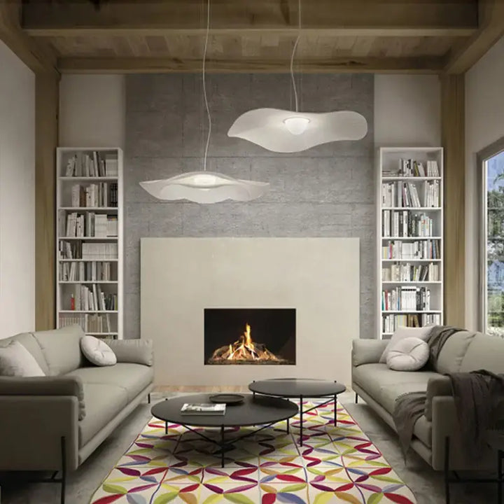 Suspension blanche ondulée en tissu plissé style organique moderne

