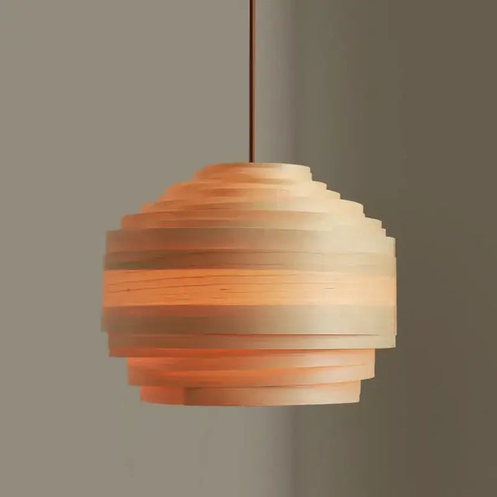 Suspension bois artisanale avec lumière douce chic