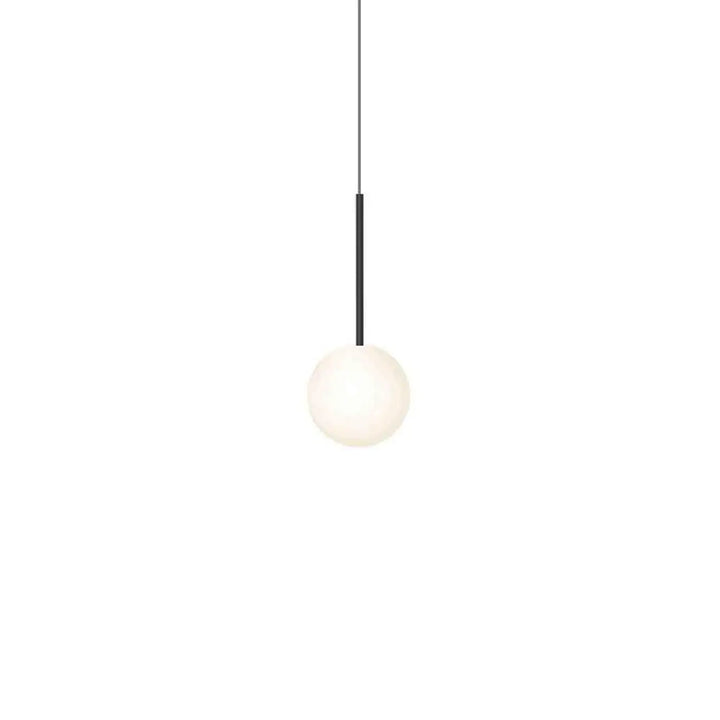 Suspension Bola Sphere noire, globe en verre opale de 15 cm