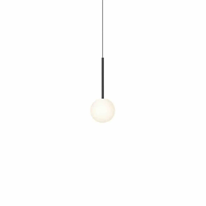 Suspension Bola Sphere noire, globe en verre opale de 13 cm