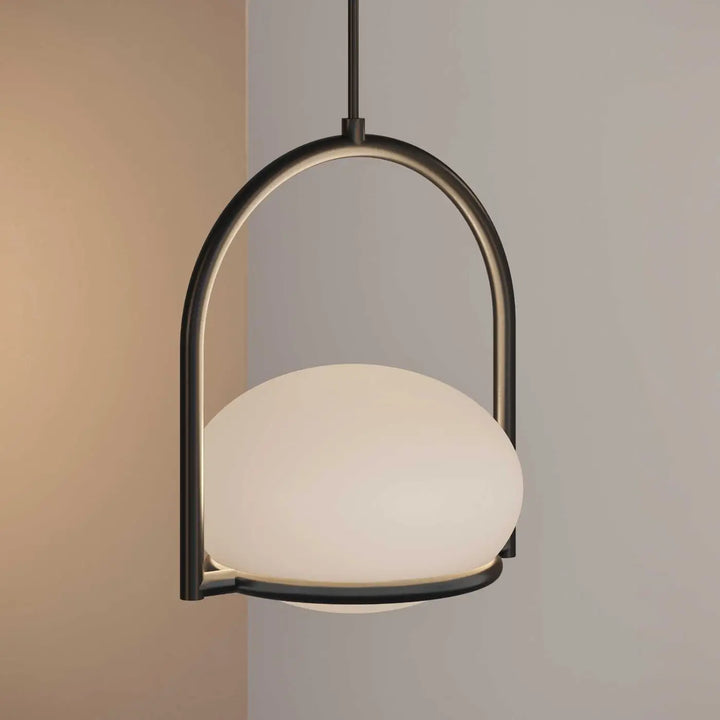Suspension Coco un globe noire dans un intérieur #couleur_noir