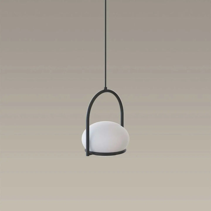 Suspension Coco en acier noir et polycarbonate blanc #couleur_noir