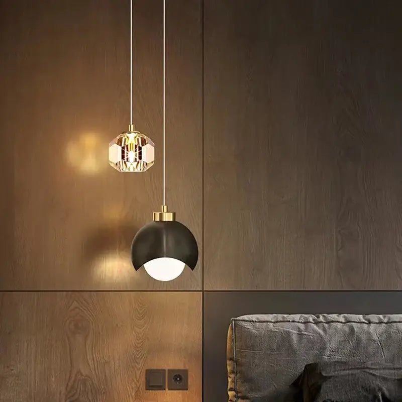 Suspension Boule Dorée Noire Ou Transparente Avec Lumière Led Chic