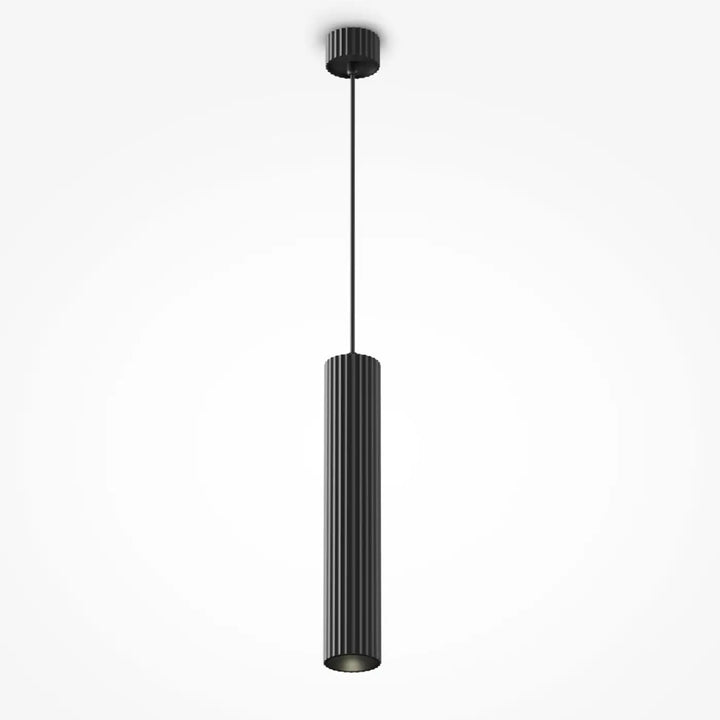 Suspension luminaire calipso tube noire cylindrique avec rainures verticales au-dessus d’un îlot pour éclairage moderne