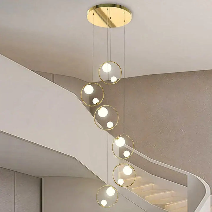 Suspension Cascade LED Moderne Avec Sphères Ajourées Chic Doré