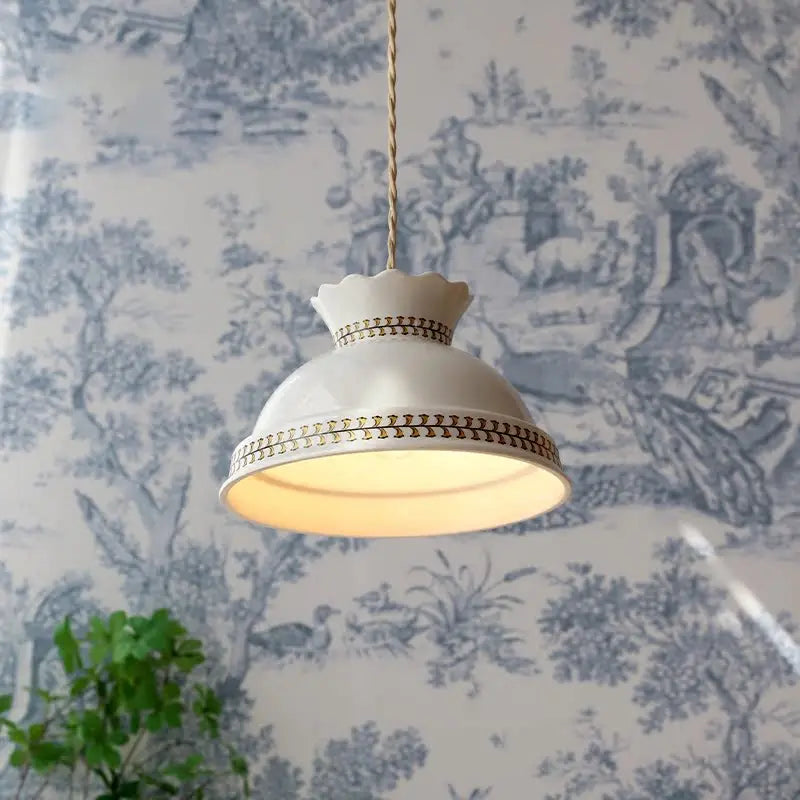 Suspension en céramique blanche style champêtre raffiné