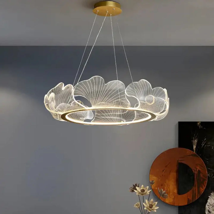 Suspension cercle avec feuilles sculptées style doré élégant