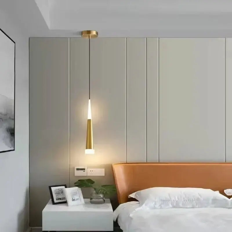 Suspension cône minimaliste pour chambre moderne élégante

