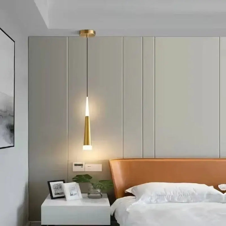 Suspension cône minimaliste pour chambre moderne élégante

