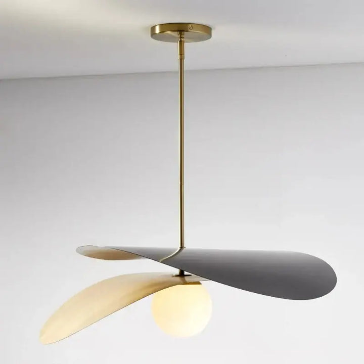 Suspension Contemporaine Forme Hélice Et Globe Central

