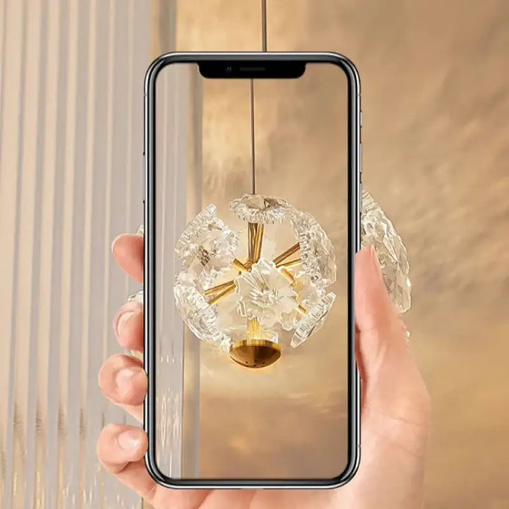 Suspension Cristal Cube Transparent Et Structure Dorée Moderne