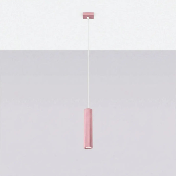 Suspension Luminaire rose éteinte, vue rapprochée