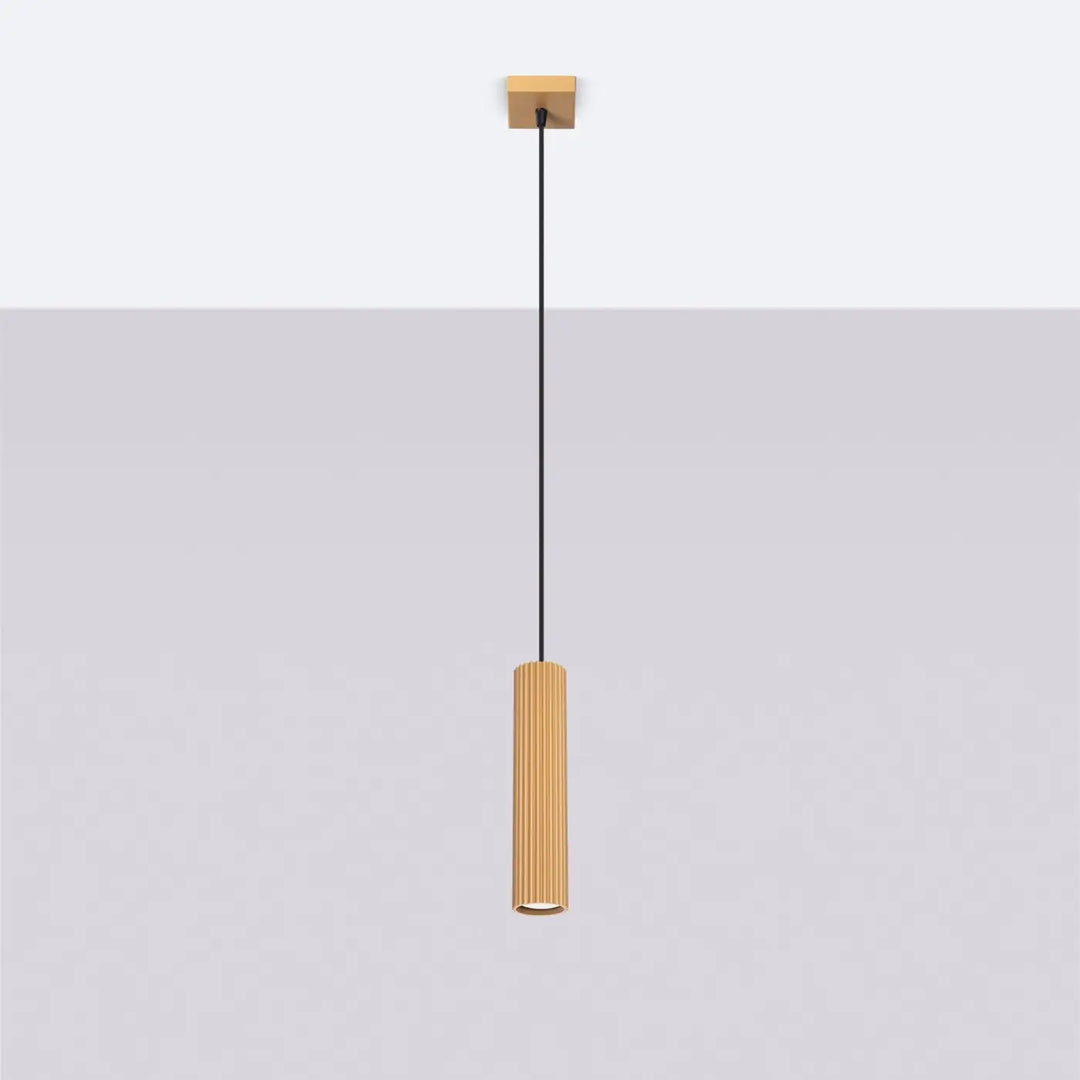 Suspension Luminaire doré éteinte, vue rapprochée