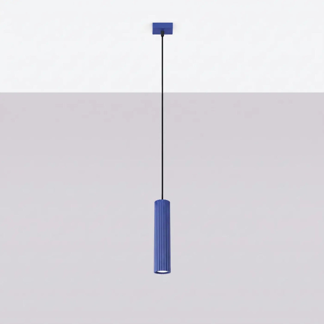 Suspension Luminaire outremer éteinte, vue rapprochée
