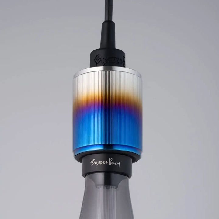 Suspension luminaire Heavy Metal à gravure alignée finition acier brûlé #couleur_multicolore