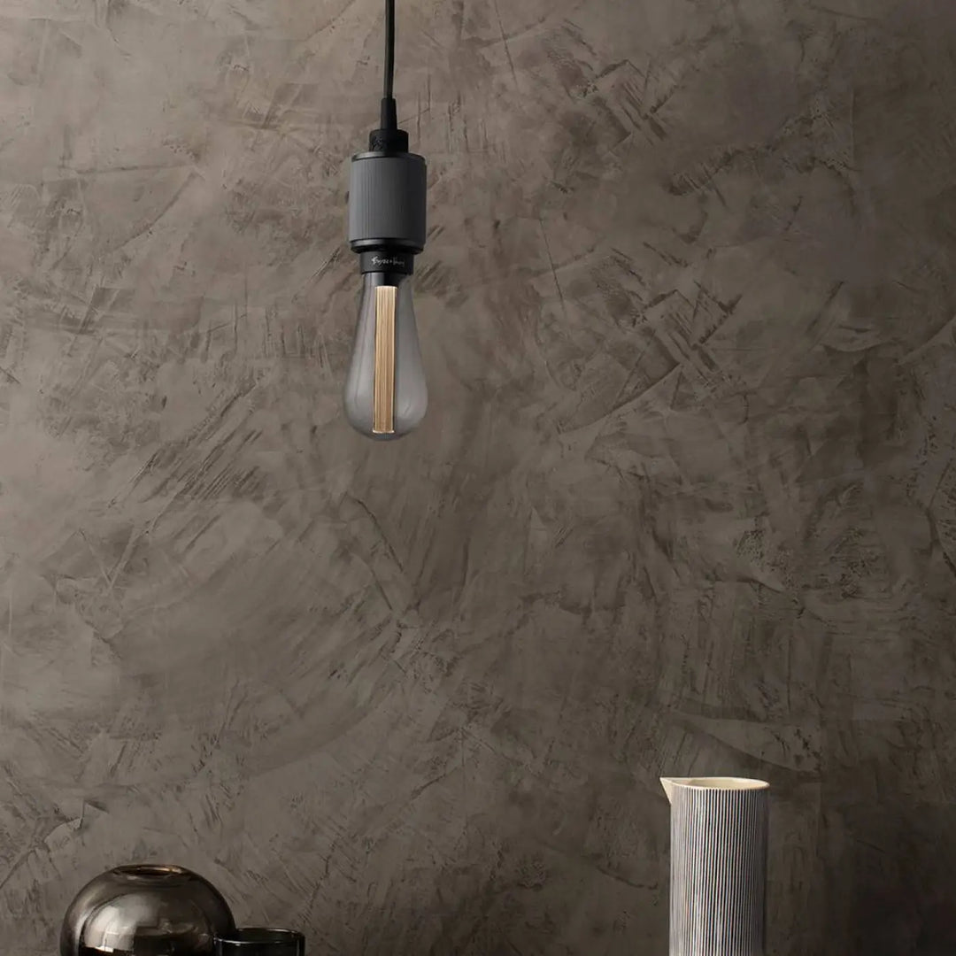 Suspension Heavy Metal à gravure alignée #couleur_gris