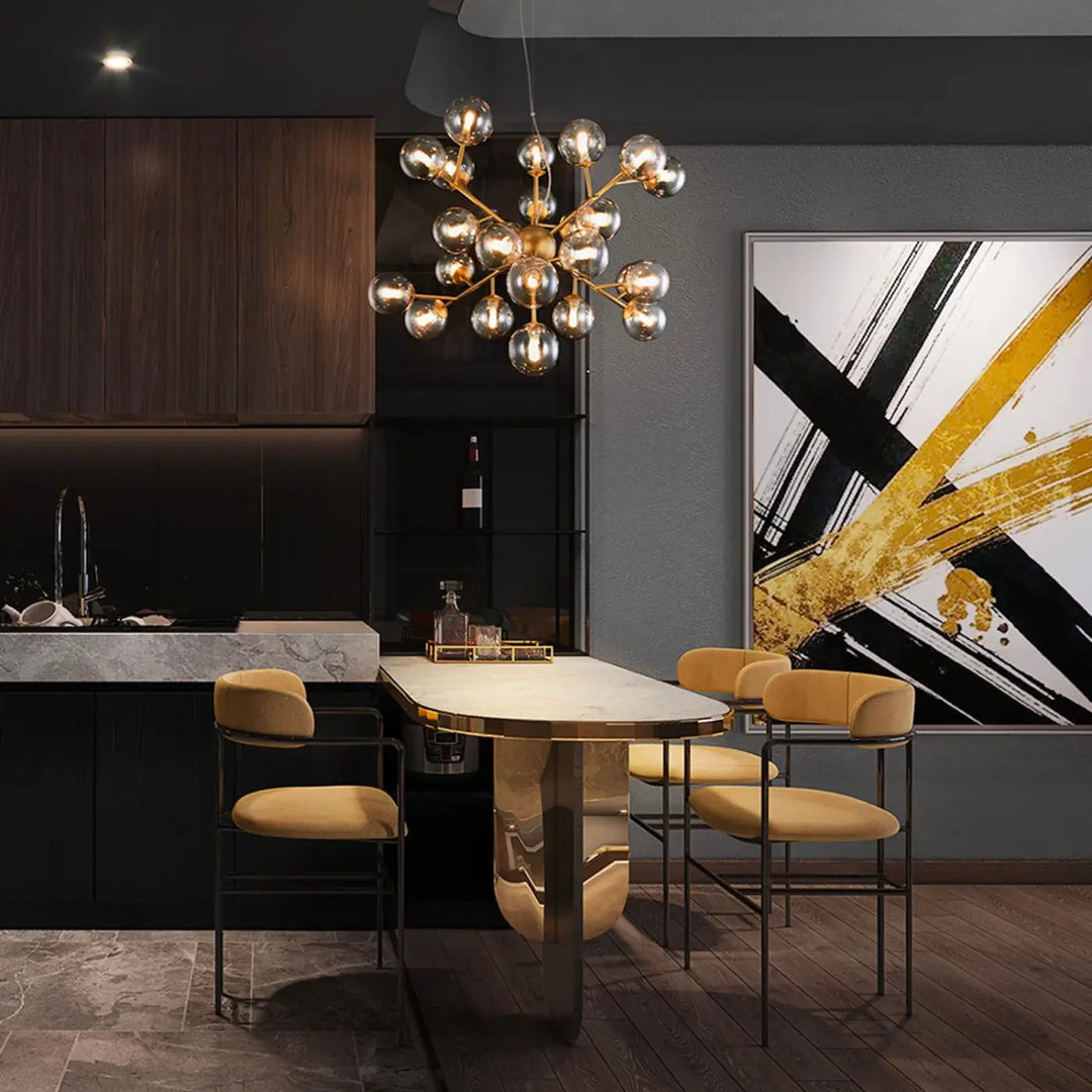 Suspension luminaire dallas en laiton doré avec globes en verre sphériques pour salle à manger élégante