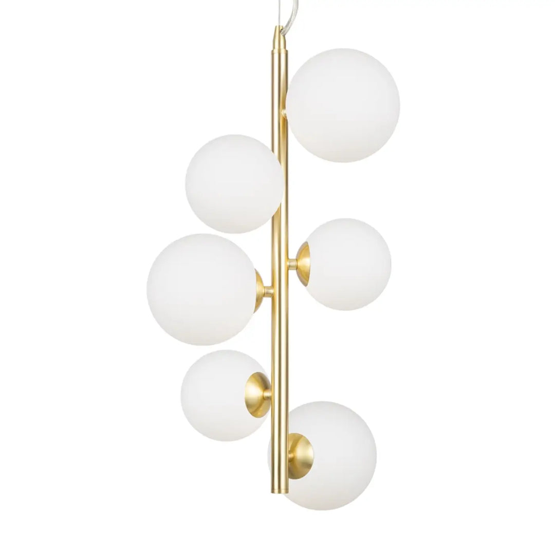 Suspension dallas compacte dorée avec six globes sphériques en verre blanc givré arrangés asymétriquement sur tige centrale