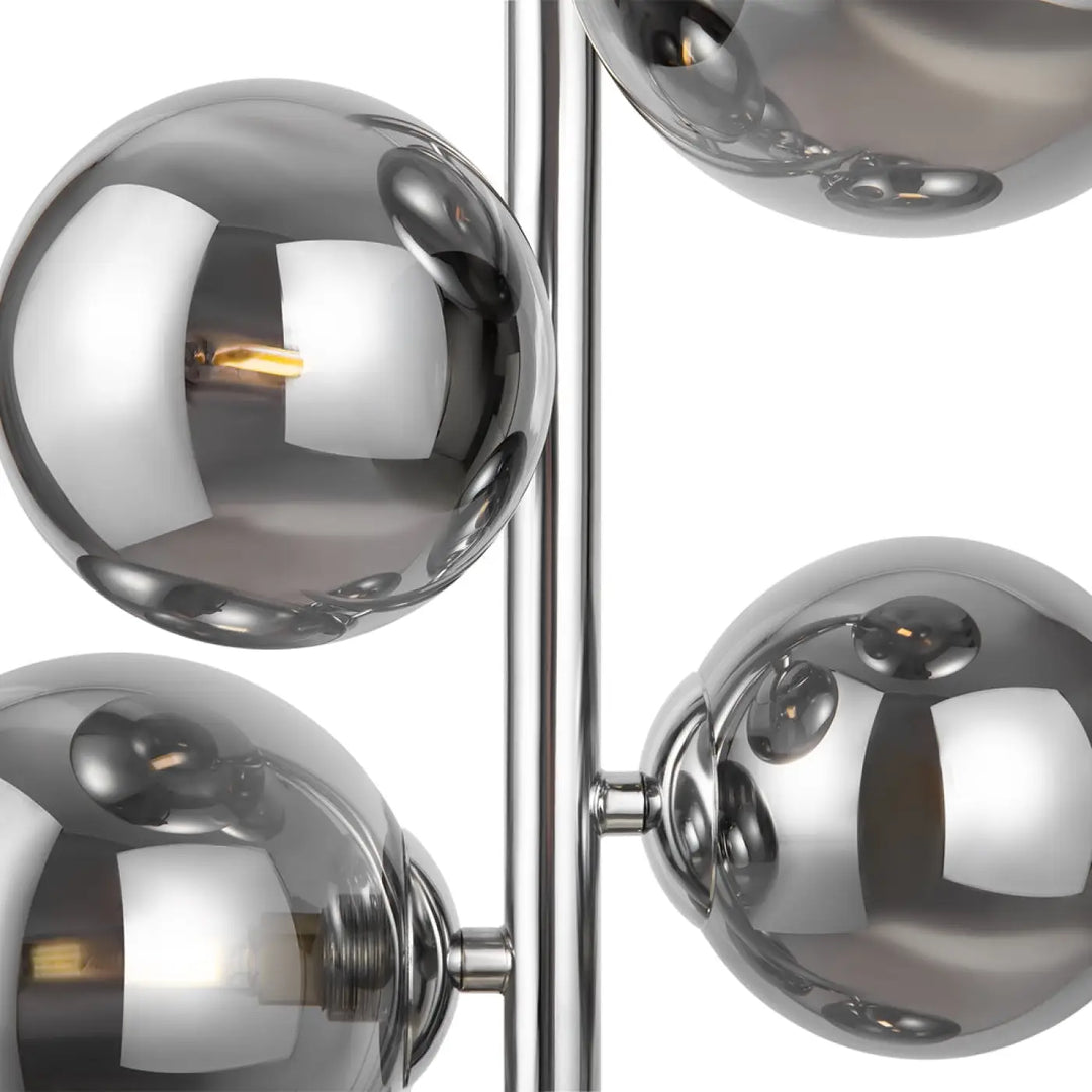Luminaire suspension dallas compacte avec six globes sphériques chrome et structure métallique réfléchissante polie