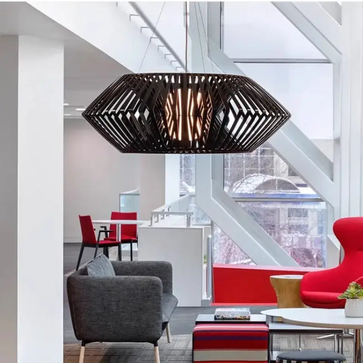 Suspension design ajourée en bois moderne pour salle à manger

