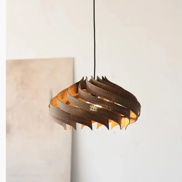 Suspension design en bois pour une lumière douce et élégante