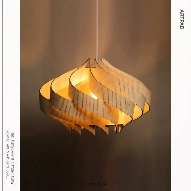 Suspension design en bois pour une lumière douce et élégante