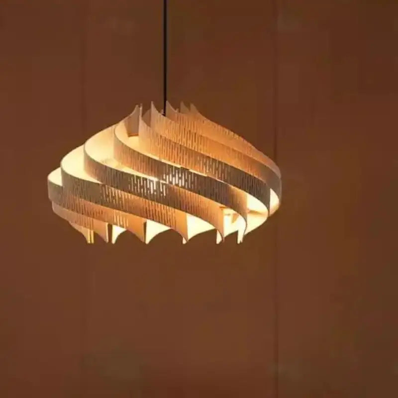 Suspension design en bois pour une lumière douce et élégante
