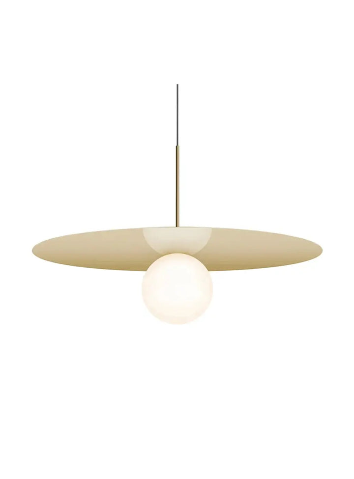 Suspension Bola Disc dorée, disque de 81 cm et globe en verre opale