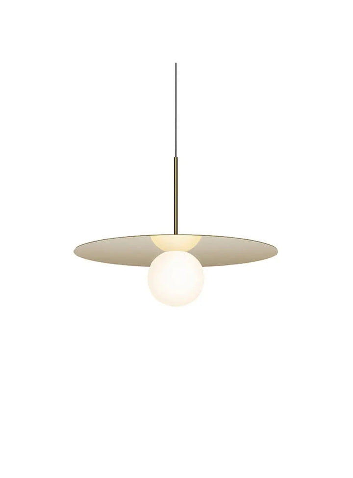Suspension Bola Disc dorée, disque de 46 cm et globe en verre opale