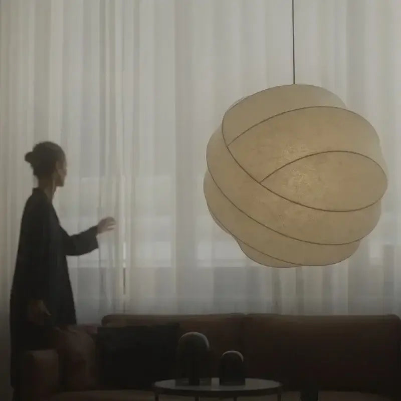 Suspension Design Boule Torsadée en Soie Moderne

