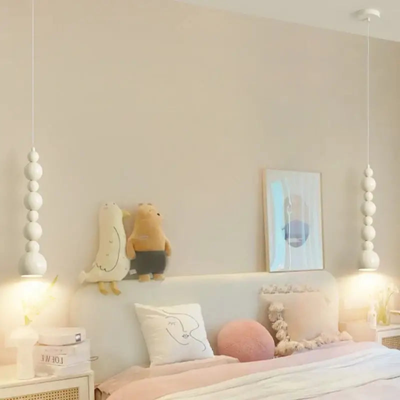Suspension design boules blanches modernes pour chambre enfant