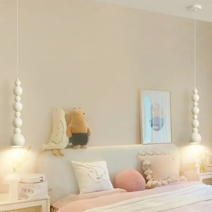 Suspension design boules blanches modernes pour chambre enfant