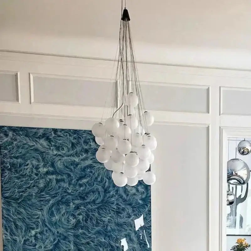 Suspension contemporaine en globes de verre blanc gris