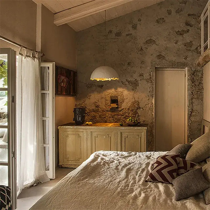 Suspension Design Craquelée Bord Doré Et Dôme Mat

