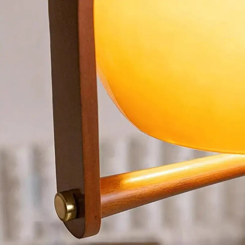 Suspension Design Demi Sphère Jaune Ambre Et Métal Style Élégant