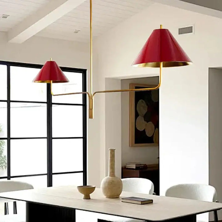 Suspension design dorée à deux bras avec abat jour beige