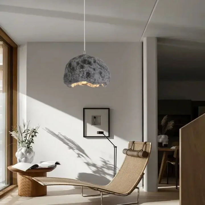 Suspension design effet roche brute lumière chaleureuse

