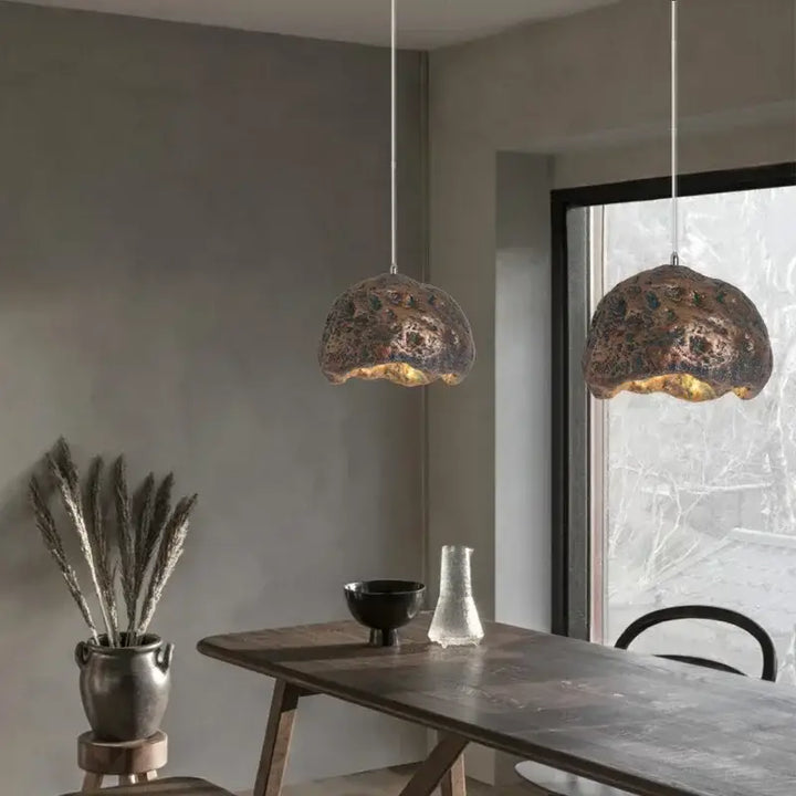Suspension design effet roche brute lumière chaleureuse

