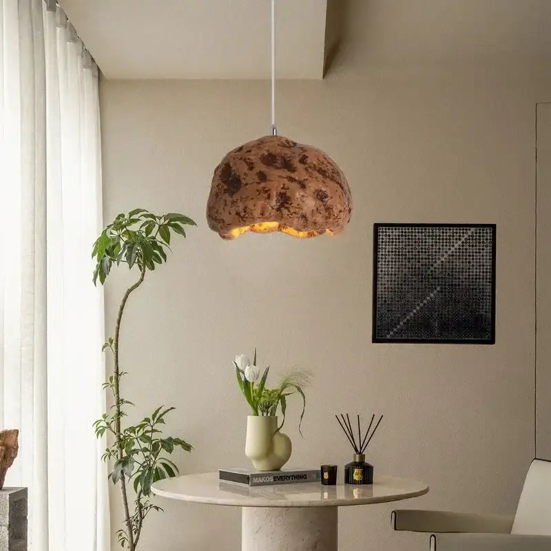 Suspension design effet roche brute lumière chaleureuse


