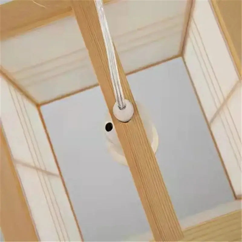 Suspension design en bois pour intérieur zen élégante