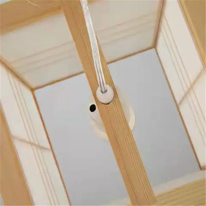 Suspension design en bois pour intérieur zen élégante