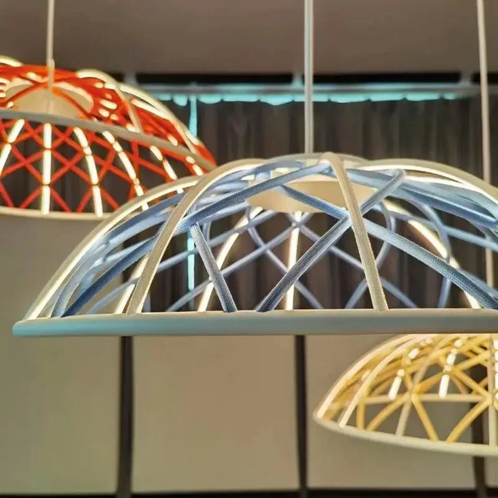 Suspension design moderne dôme tressé multicolore élégante