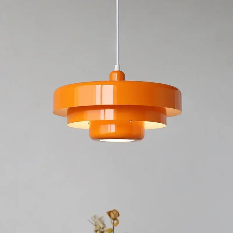 Suspension design moderne étages couleurs vives style scandinave