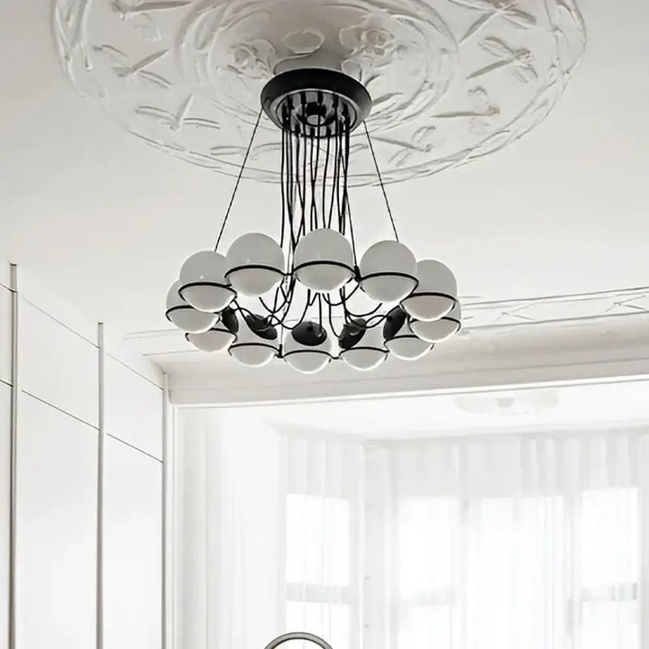 Suspension moderne en métal et globes en verre élégante