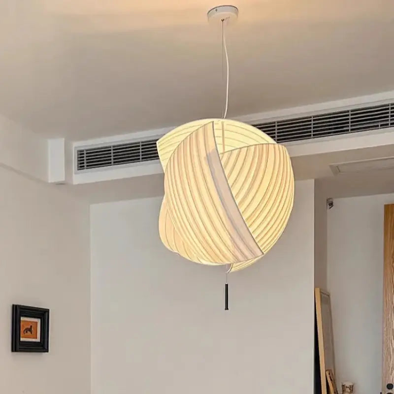 Suspension Design Moderne Sphère Blanche En Tissu Plissé