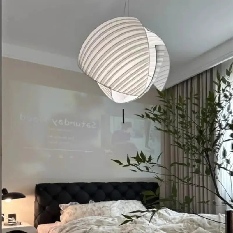 Suspension Design Moderne Sphère Blanche En Tissu Plissé