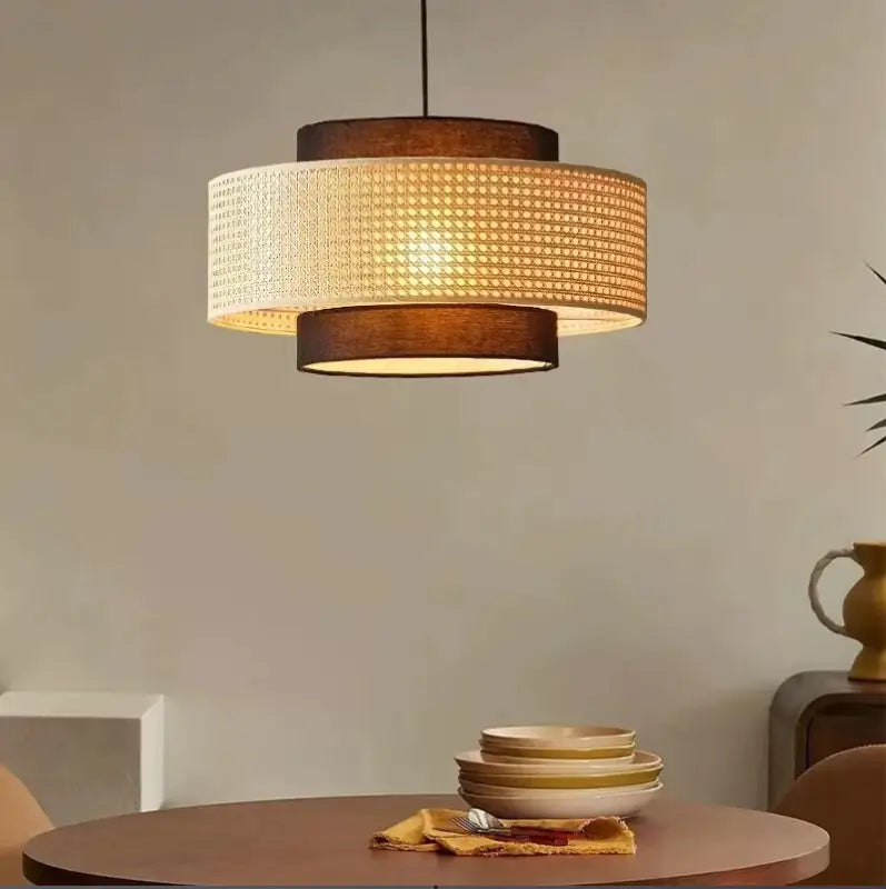Suspension design naturelle rotin tressé et textile chic