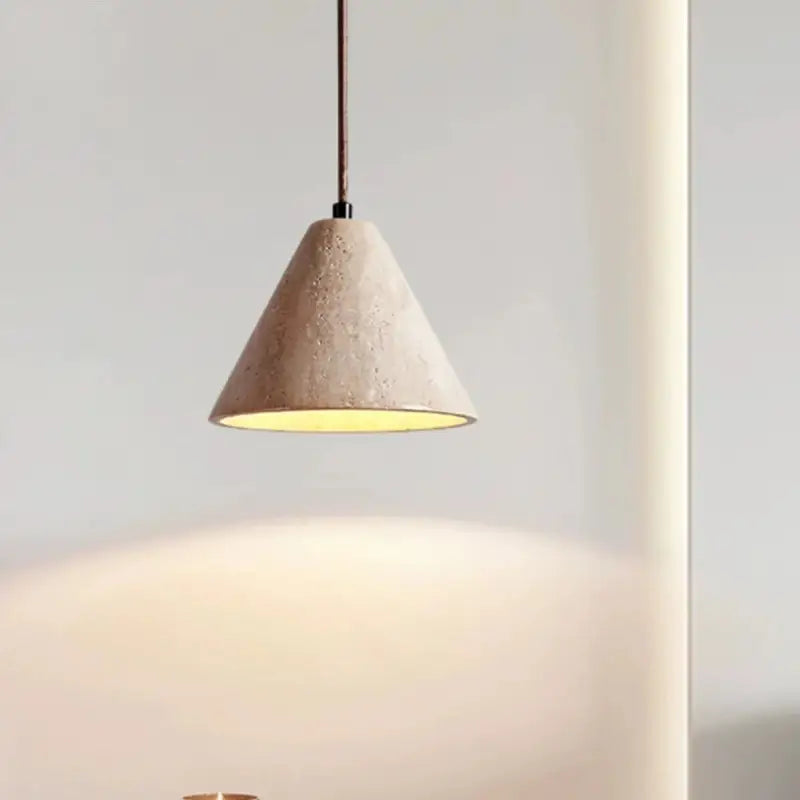 Suspension design en pierre beige forme dôme moderne